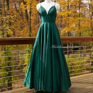 Sherri Hill Emerald Green Evening Gown Prom Dress